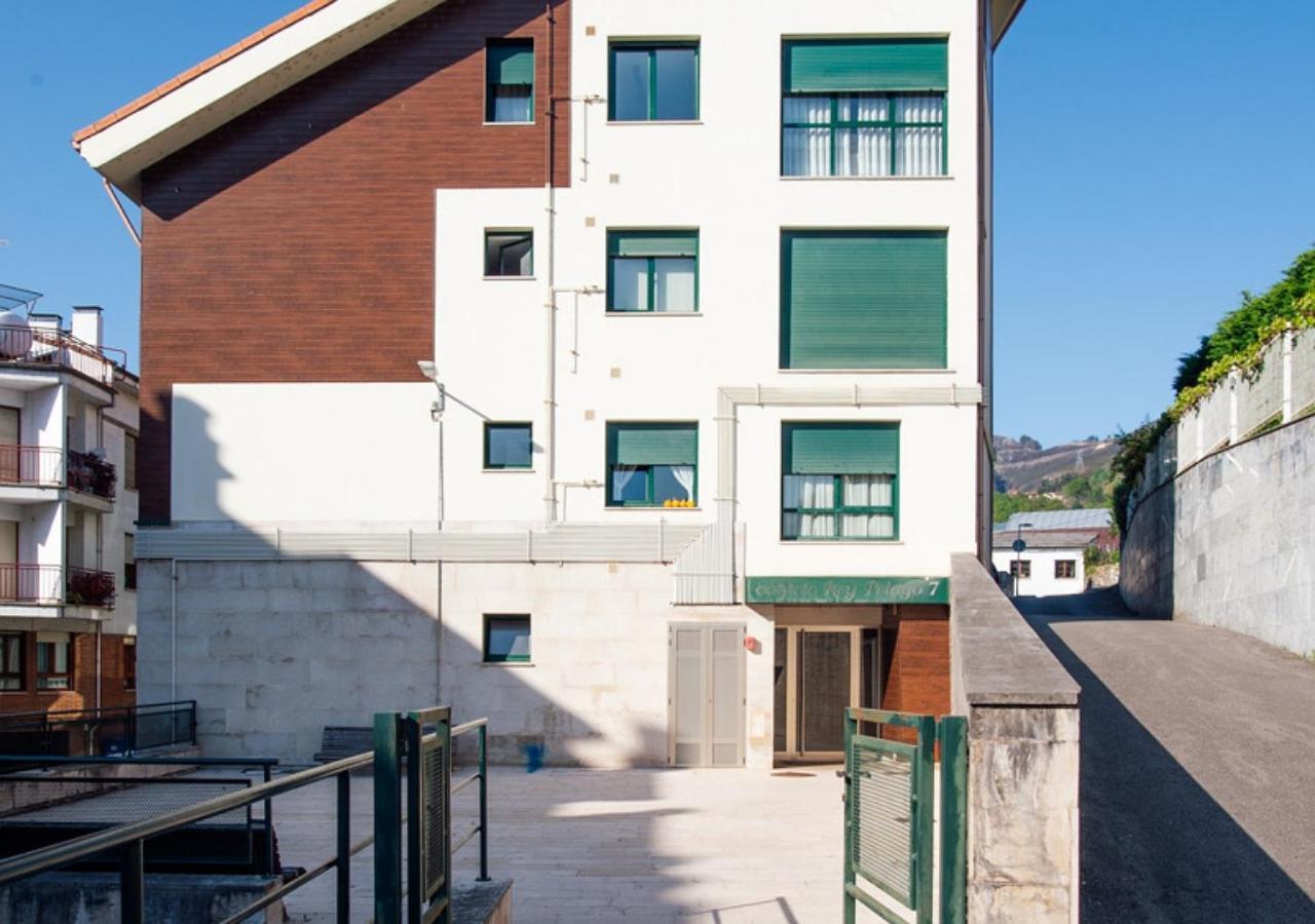Apartamento céntrico con parking y Wifi Onís Exterior foto